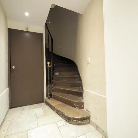 Louvre Pyramide Apartament Paryż